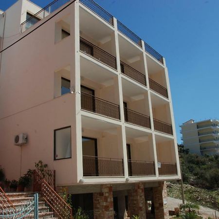 Nikos Hotel And Apartments Sarandë 外观 照片