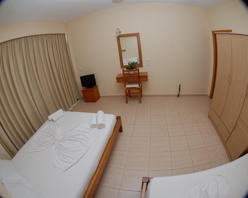 Nikos Hotel And Apartments Sarandë 外观 照片