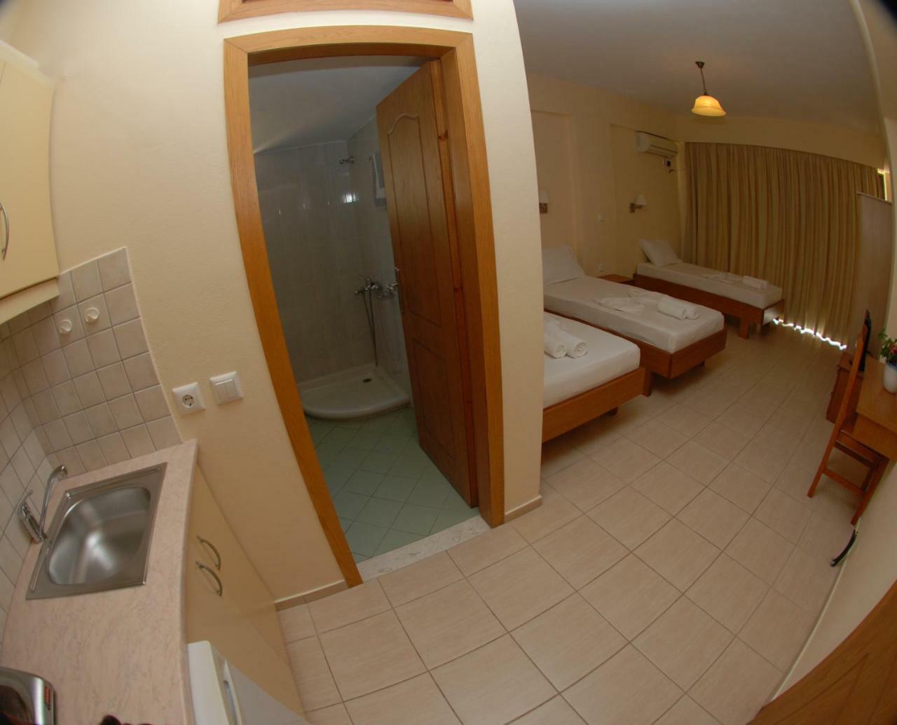 Nikos Hotel And Apartments Sarandë 外观 照片