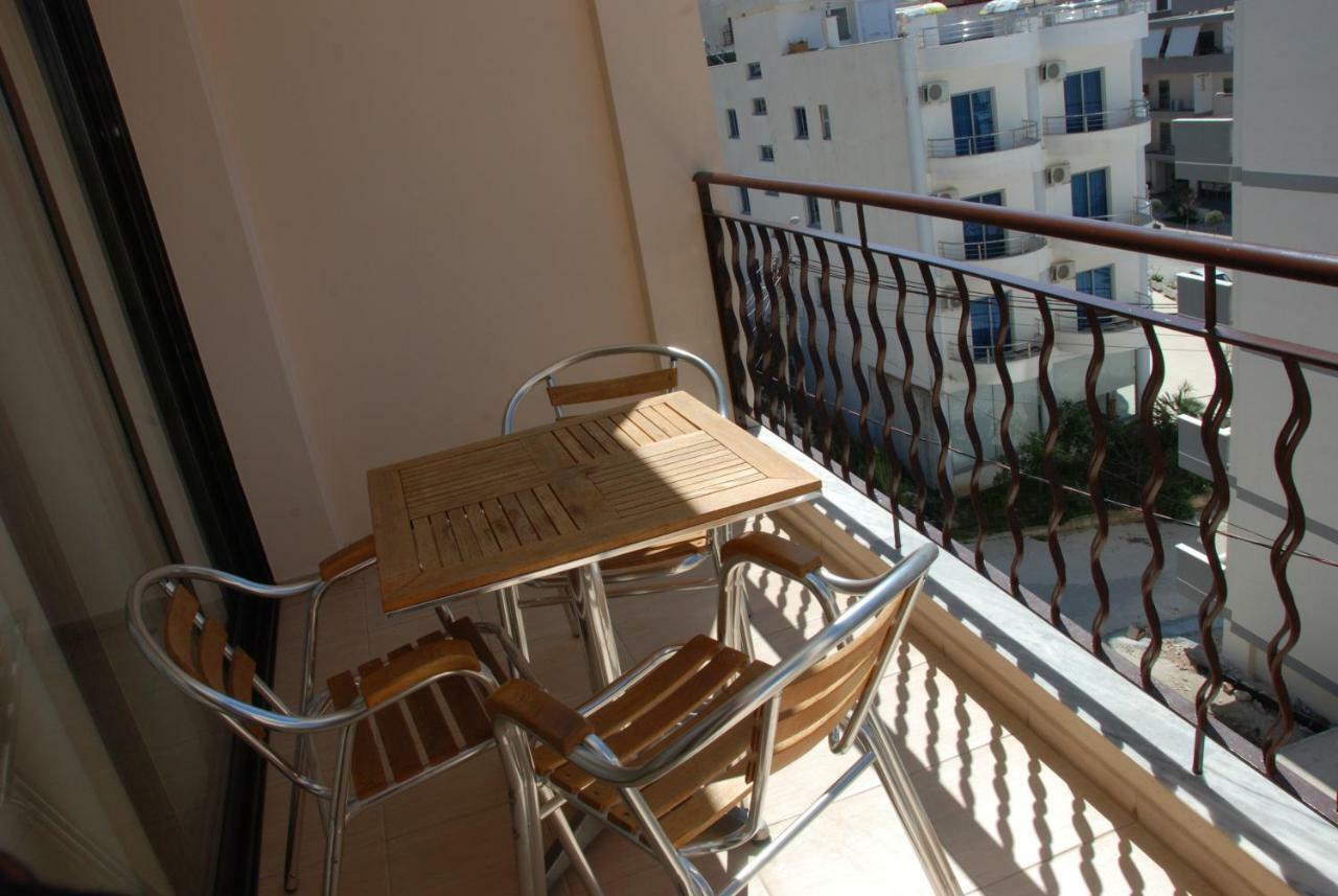 Nikos Hotel And Apartments Sarandë 外观 照片