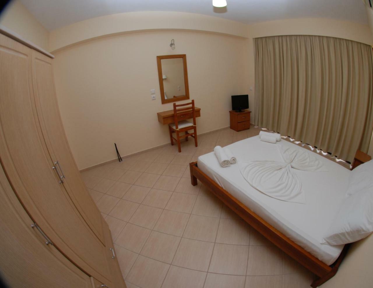 Nikos Hotel And Apartments Sarandë 外观 照片