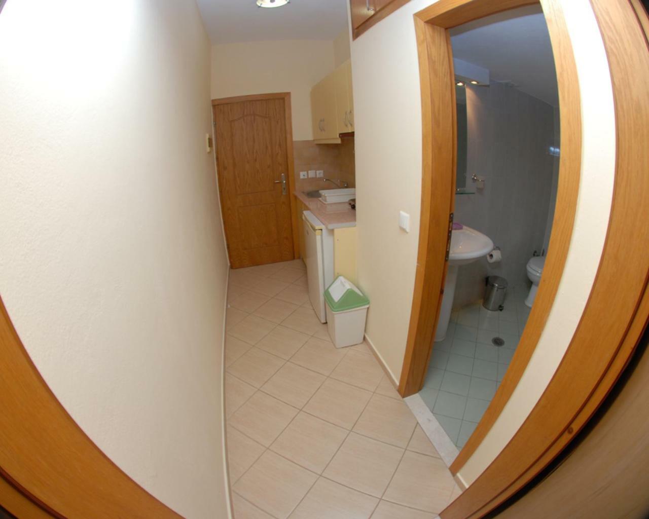 Nikos Hotel And Apartments Sarandë 外观 照片
