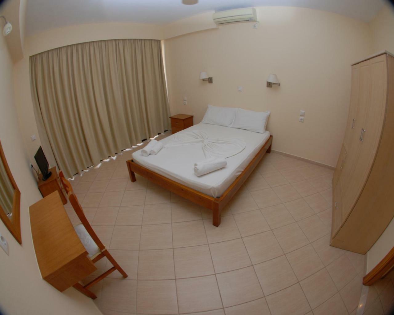 Nikos Hotel And Apartments Sarandë 外观 照片